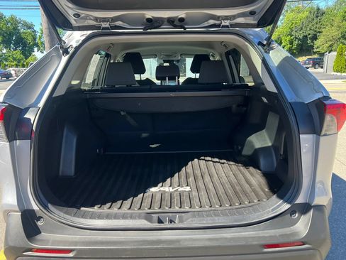 Used 2021 Toyota RAV4 XLE w/ XLE Grade Weather Package AWD/4WD image 10