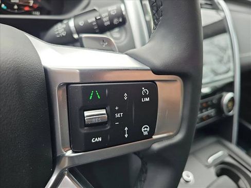 Used 2025 Land Rover Discovery Dynamic SE image 21