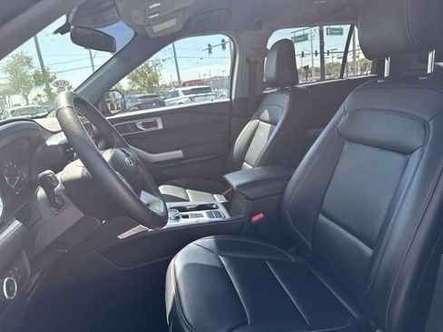 Used 2024 Ford Explorer XLT w/ Equipment Group 202A RWD image 8