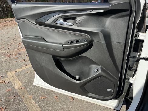 Used 2023 Chevrolet TrailBlazer RS w/ Sun and Liftgate Package image 17