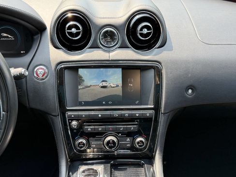 Used 2016 Jaguar XJ R-Sport image 37