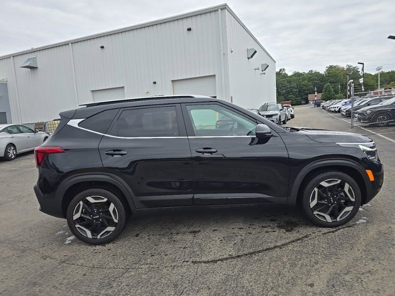 Used 2024 Kia Seltos SX w/ SX Sunroof Package AWD/4WD image 9