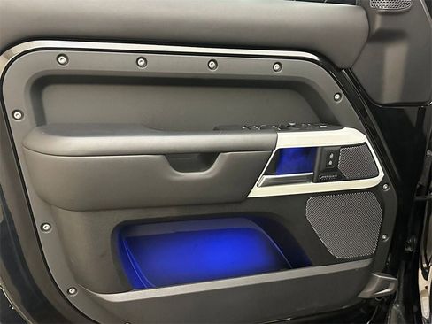 Used 2020 Land Rover Defender 110 First Edition image 16