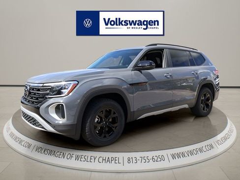 New 2026 Volkswagen Atlas Peak Edition AWD/4WD image 3
