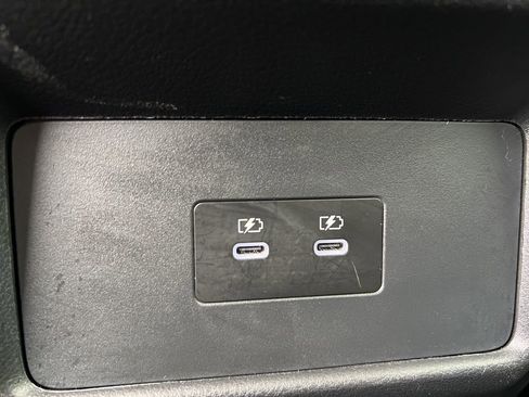 Used 2025 Nissan Rogue SV image 30