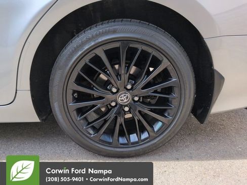 Used 2018 Toyota Camry XLE FWD image 30