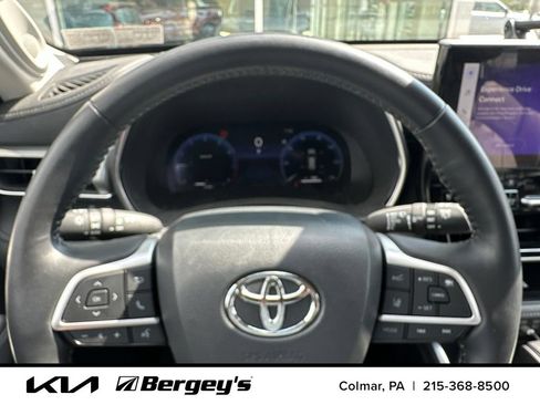 Used 2024 Toyota Highlander Platinum AWD/4WD image 10