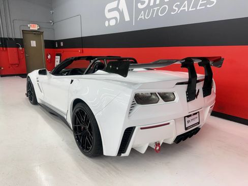 Used 2016 Chevrolet Corvette Z06 w/ 3LZ Preferred Equipment Group image 24