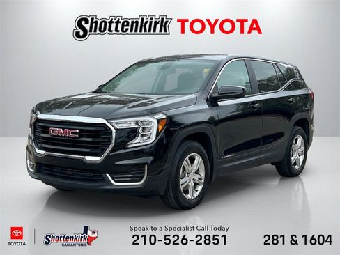 Used 2024 GMC Terrain SLE image 1