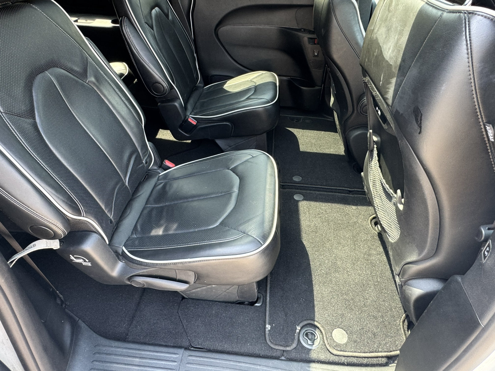 Used 2025 Chrysler Pacifica Limited FWD image 18