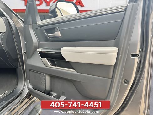 Used 2025 Toyota Tundra Limited AWD/4WD image 36