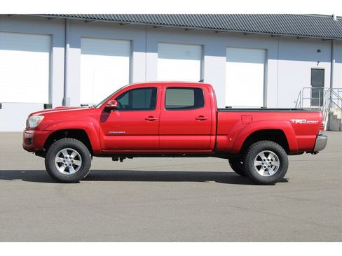 Used 2014 Toyota Tacoma 4x4 Double Cab image 2