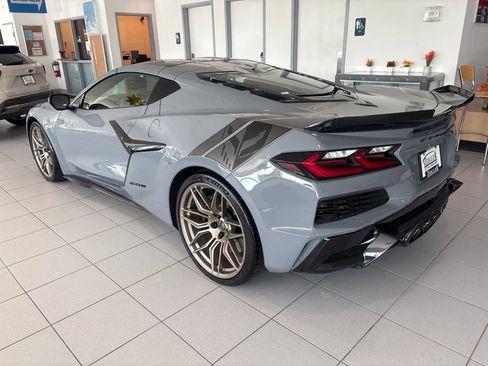 Used 2025 Chevrolet Corvette Z06 RWD image 13