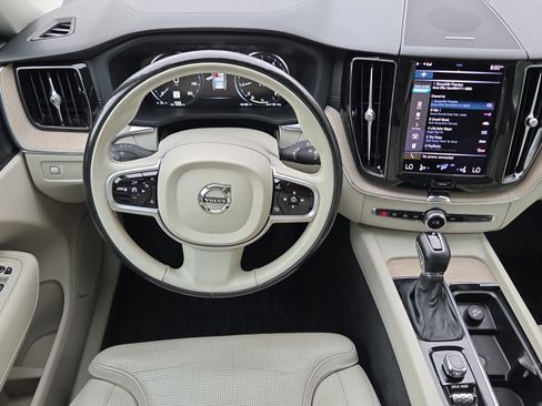 Used 2021 Volvo XC60 T5 Inscription AWD/4WD image 11