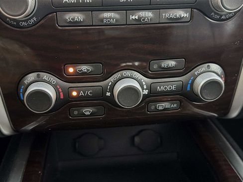 Used 2015 Nissan Pathfinder Platinum AWD/4WD image 14