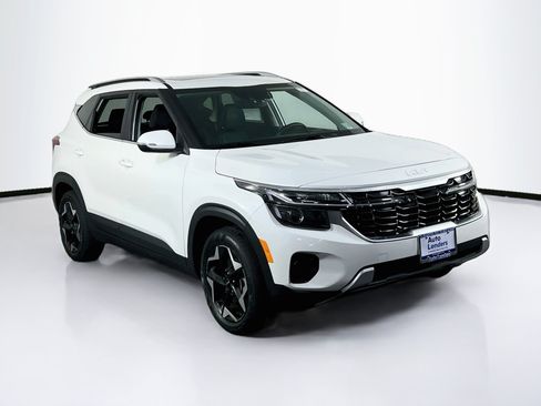 Used 2024 Kia Seltos EX AWD/4WD image 3