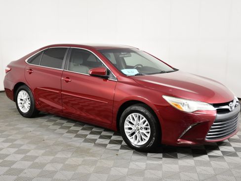 Used 2016 Toyota Camry LE FWD image 4