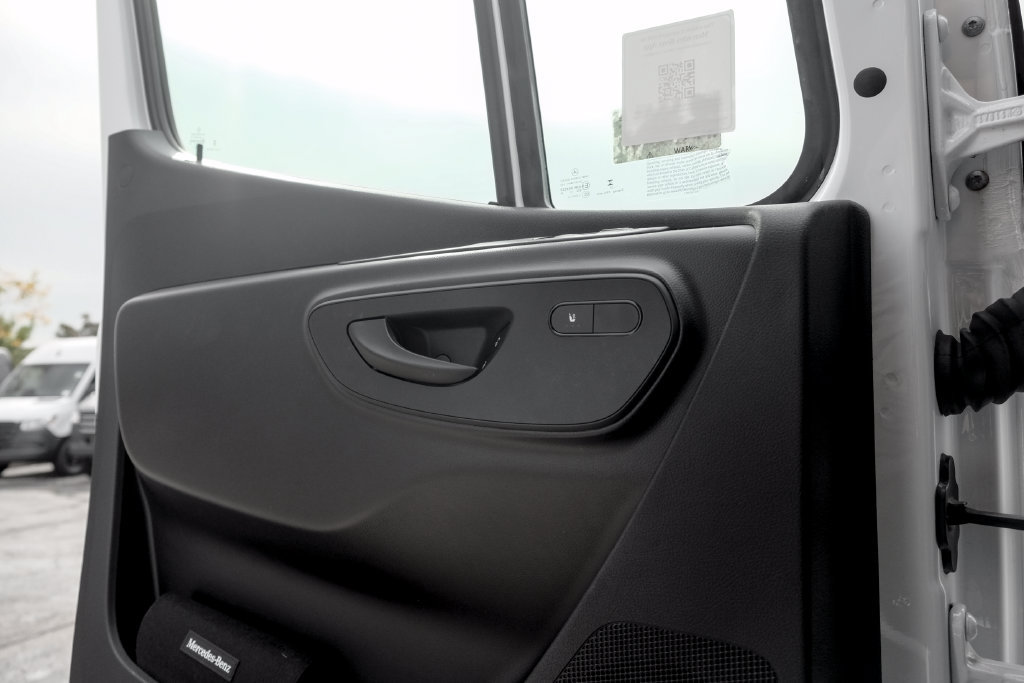 New 2025 Mercedes-Benz eSprinter 170 Cargo image 14