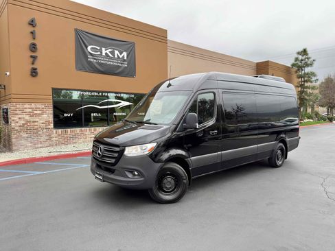 Used 2023 Mercedes-Benz Sprinter 2500 image 3