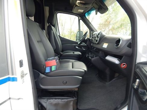 Used 2020 Mercedes-Benz Sprinter 3500 image 34