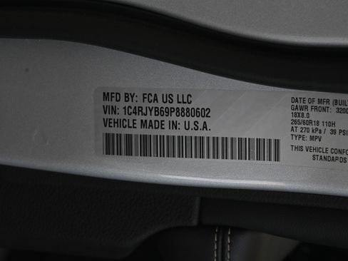 Used 2023 Jeep Grand Cherokee 4WD 4xe image 40