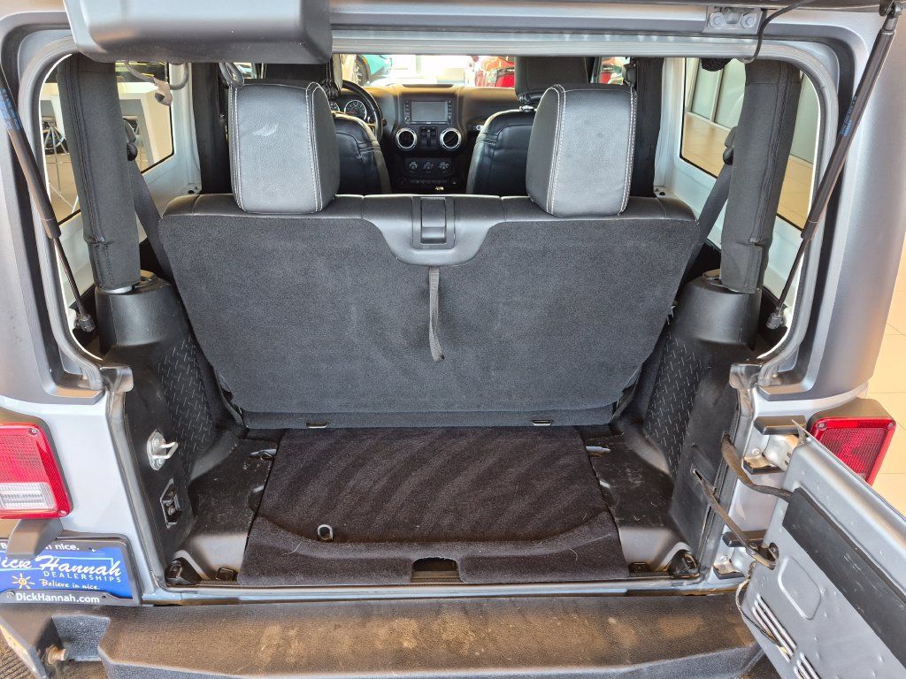 Used 2017 Jeep Wrangler Rubicon w/ Power Convenience Group AWD/4WD image 25
