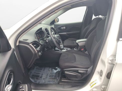 Used 2019 Jeep Cherokee Latitude w/ Popular Appearance Group image 18