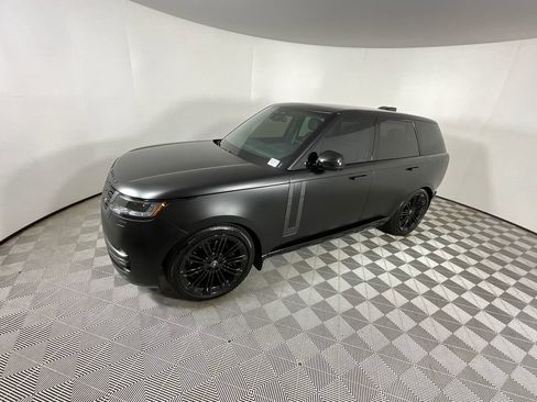 Certified 2025 Land Rover Range Rover SE image 9