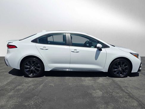 Used 2023 Toyota Corolla SE FWD image 2