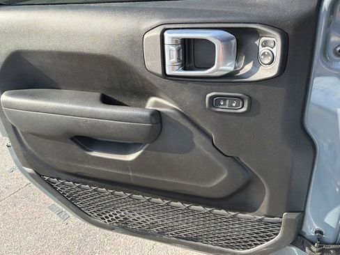 Used 2024 Jeep Wrangler Unlimited image 19