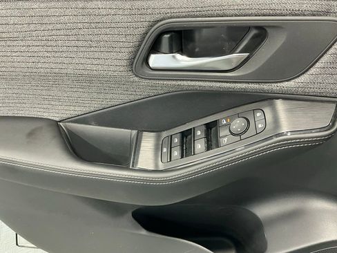 Used 2023 Nissan Rogue SV image 35