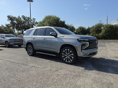 Used 2025 Chevrolet Tahoe High Country AWD/4WD image 2