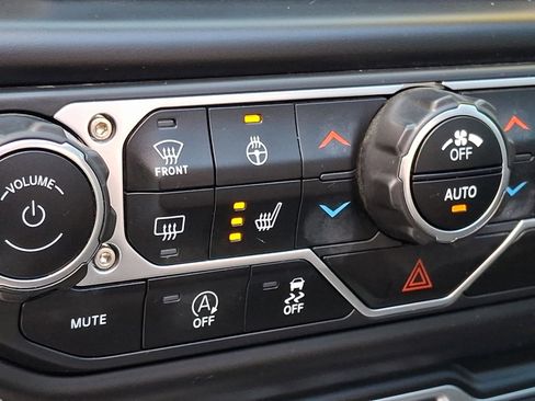 Certified 2022 Jeep Wrangler Unlimited Sahara w/ Cold Weather Group AWD/4WD image 30
