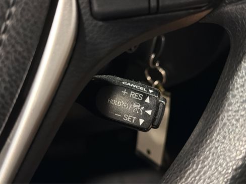 Used 2018 Toyota Corolla LE FWD image 24