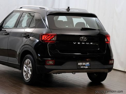 Used 2020 Hyundai Venue SEL FWD image 8