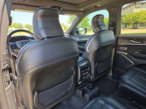 Used 2021 Jeep Grand Cherokee L Overland w/ Luxury Tech Group IV RWD image 16