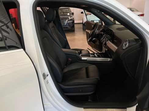 Used 2025 Mercedes-Benz GLB 250 4MATIC image 38