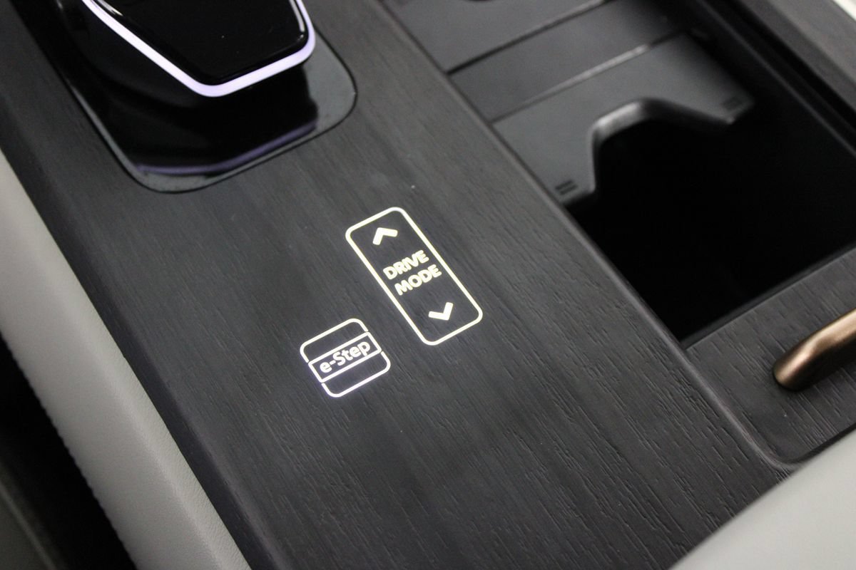 Used 2024 Nissan Ariya FWD image 17