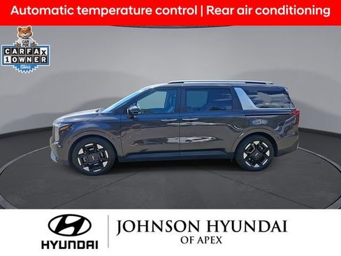 Used 2025 Kia Carnival EX FWD image 4