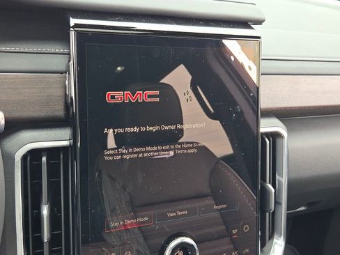 New 2026 GMC Acadia Denali Ultimate w/ LPO, All-Weather Package AWD/4WD image 21