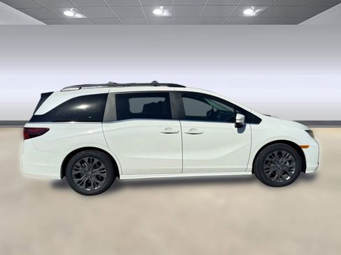 New 2026 Honda Odyssey Touring image 7