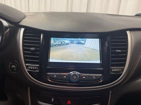 Used 2018 Chevrolet Trax LT w/ LT Convenience Package image 18