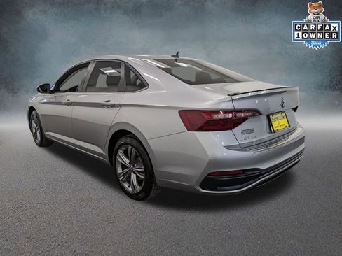 Used 2023 Volkswagen Jetta SE image 6