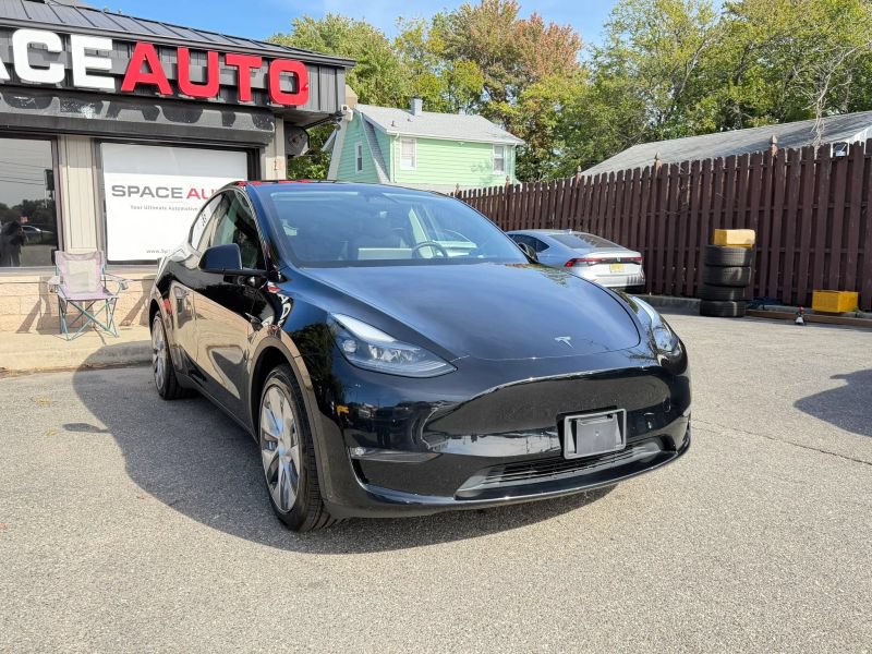 Used 2023 Tesla Model Y Long Range AWD/4WD image 4