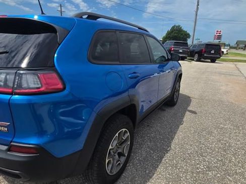 Used 2020 Jeep Cherokee Trailhawk w/ Cold Weather Group AWD/4WD image 6