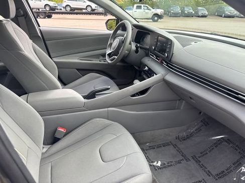 Used 2025 Hyundai Elantra Sport image 15