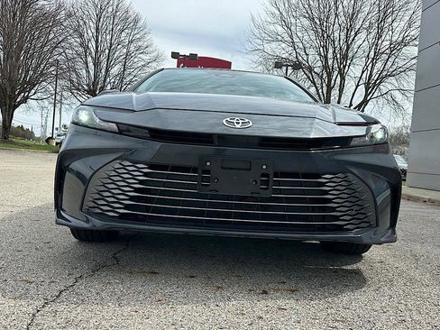 Used 2025 Toyota Camry SE image 9