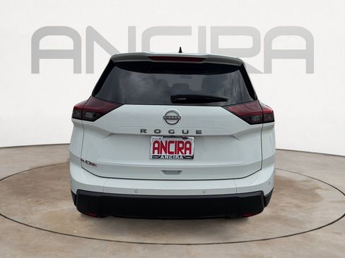 Used 2024 Nissan Rogue S FWD image 9