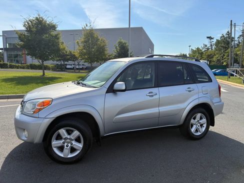 Used 2005 Toyota RAV4 4WD image 2