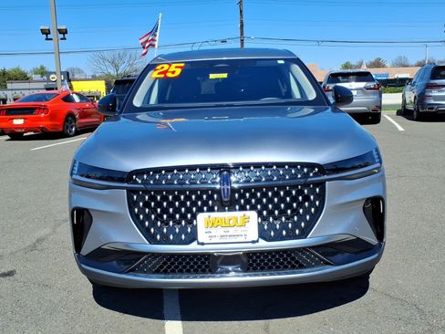 Used 2025 Lincoln Nautilus Premier w/ Equipment Group 102A AWD/4WD image 2